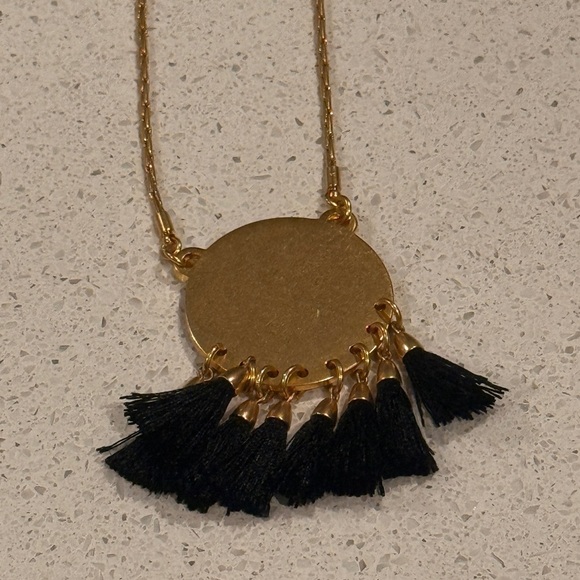 Elegant Gold and Black Pendant Necklace - Picture 2 of 2